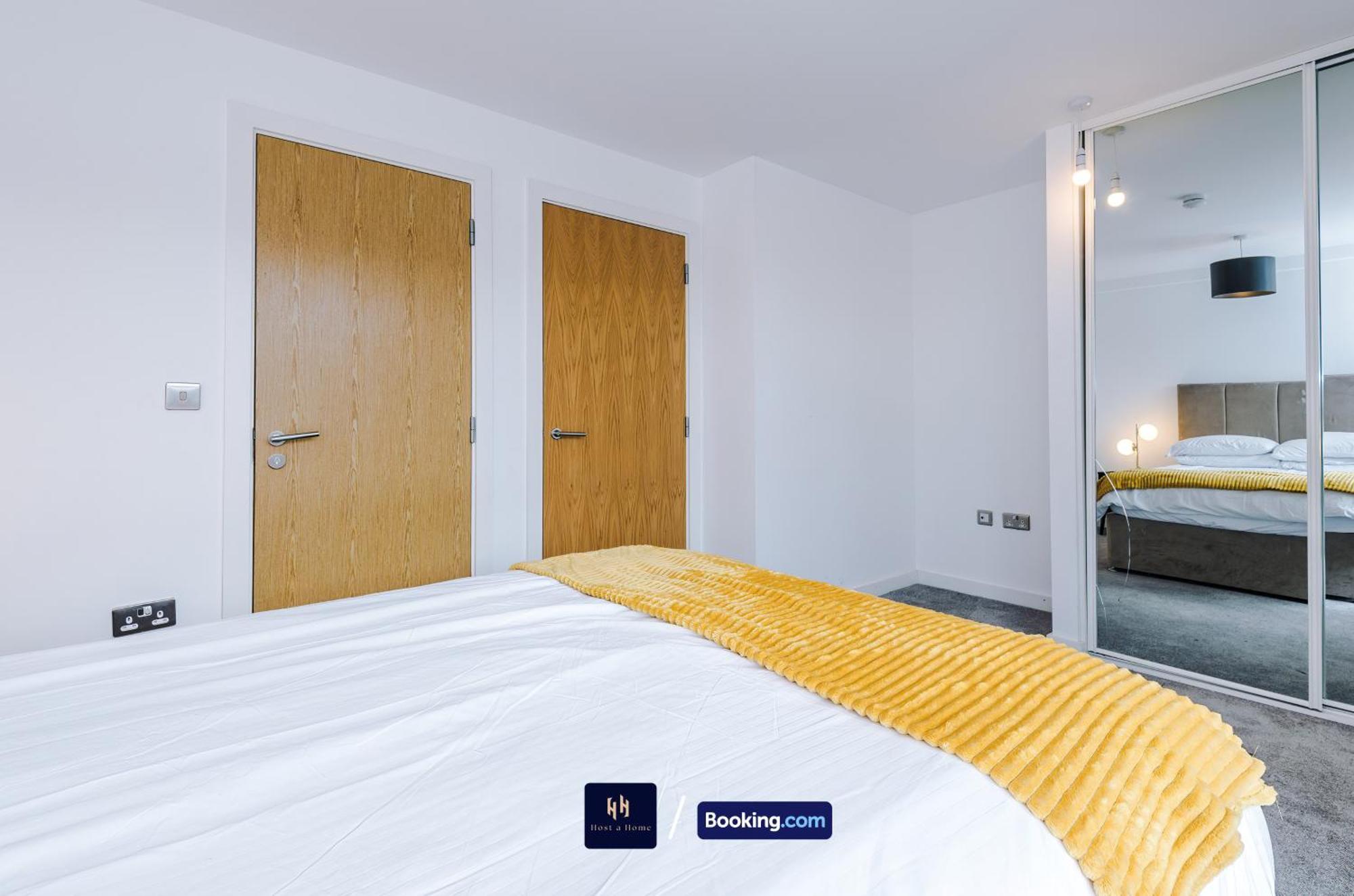 Modern 2 Bed With Balcony By Host A