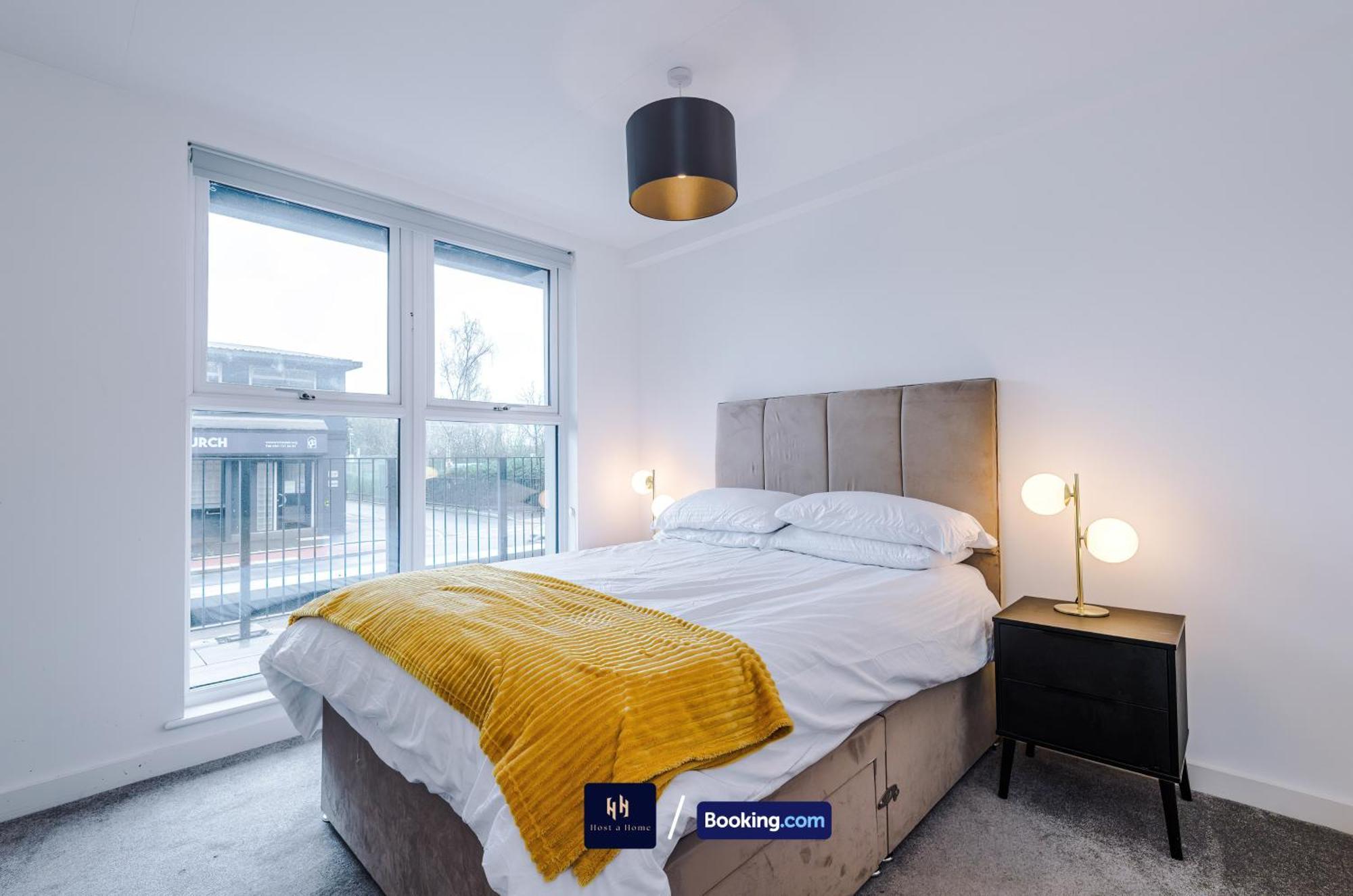 Modern 2 Bed With Balcony By Host A Apartment