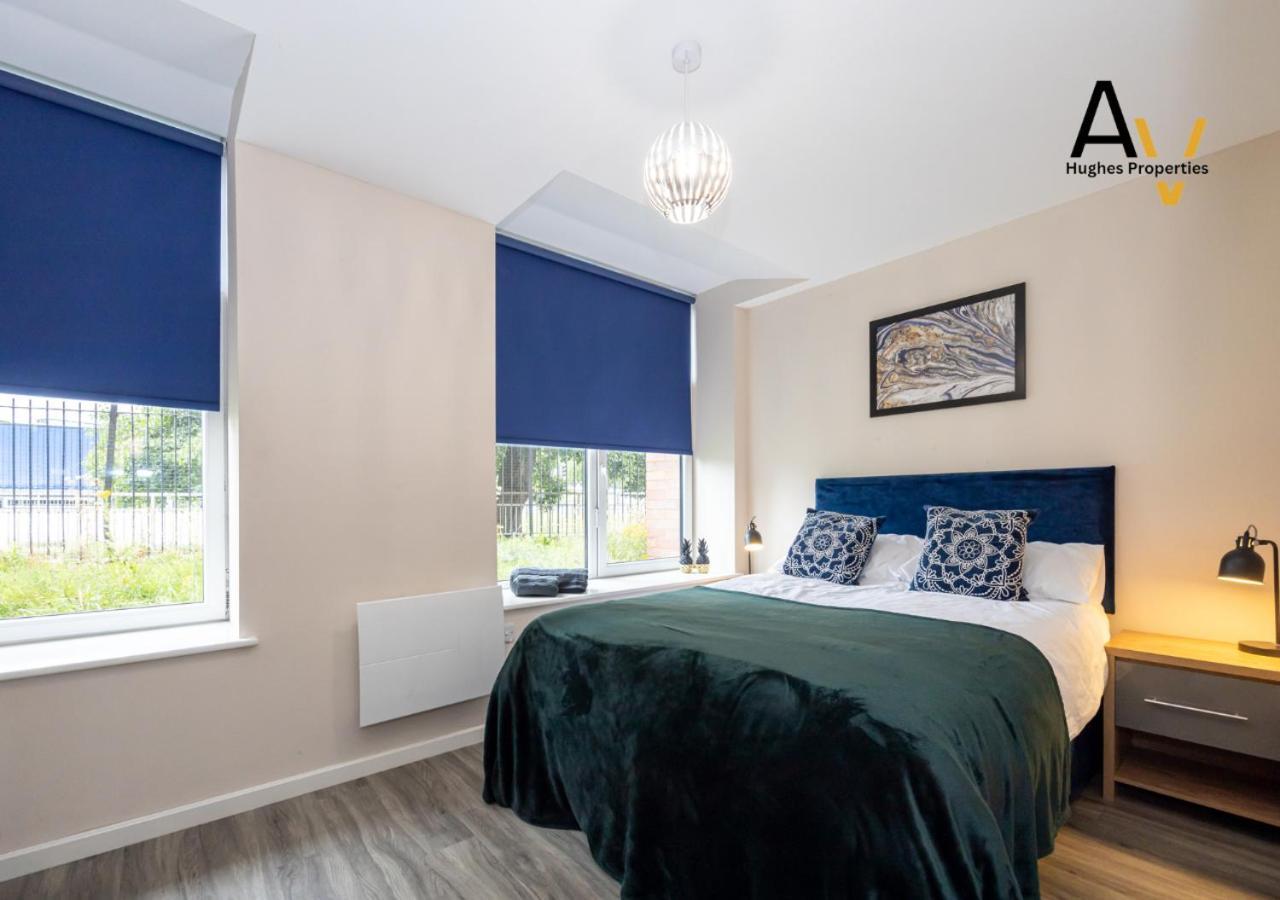 Apartment Elegant One-bedroom In Salford - Perfect For Short By Av Hughes *