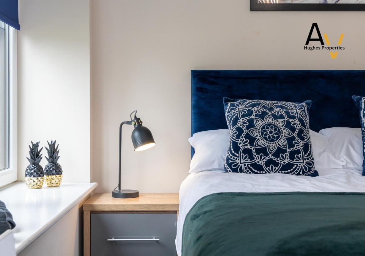 Elegant One-bedroom In Salford - Perfect For Short By Av Hughes Apartment Manchester