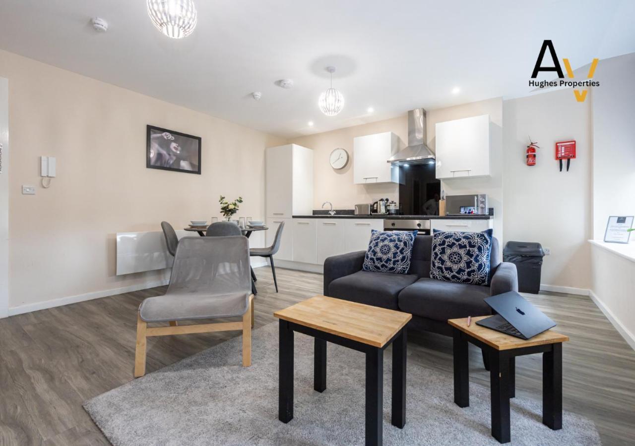 Apartment Elegant One-bedroom In Salford - Perfect For Short By Av Hughes