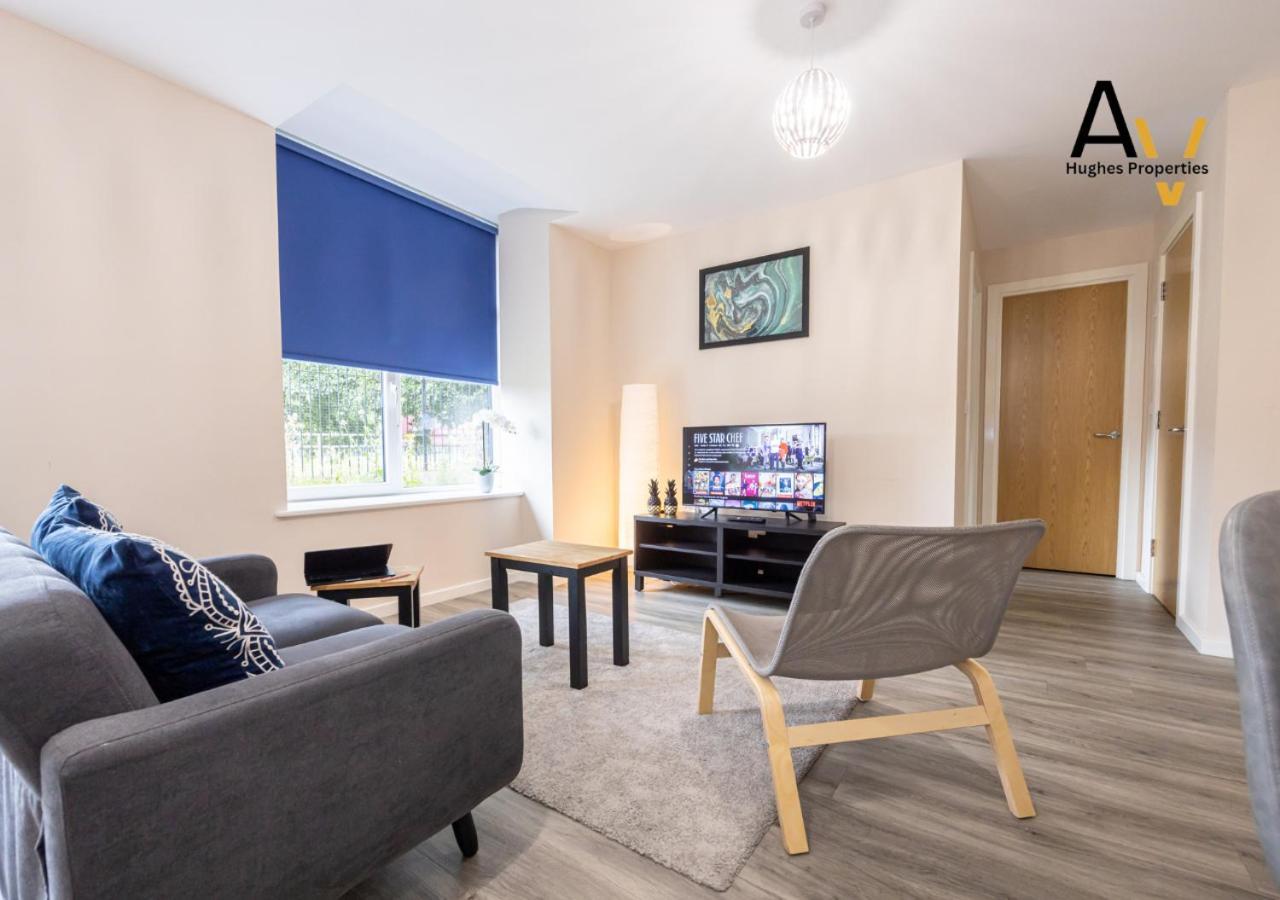 Elegant One-bedroom In Salford - Perfect For Short By Av Hughes *