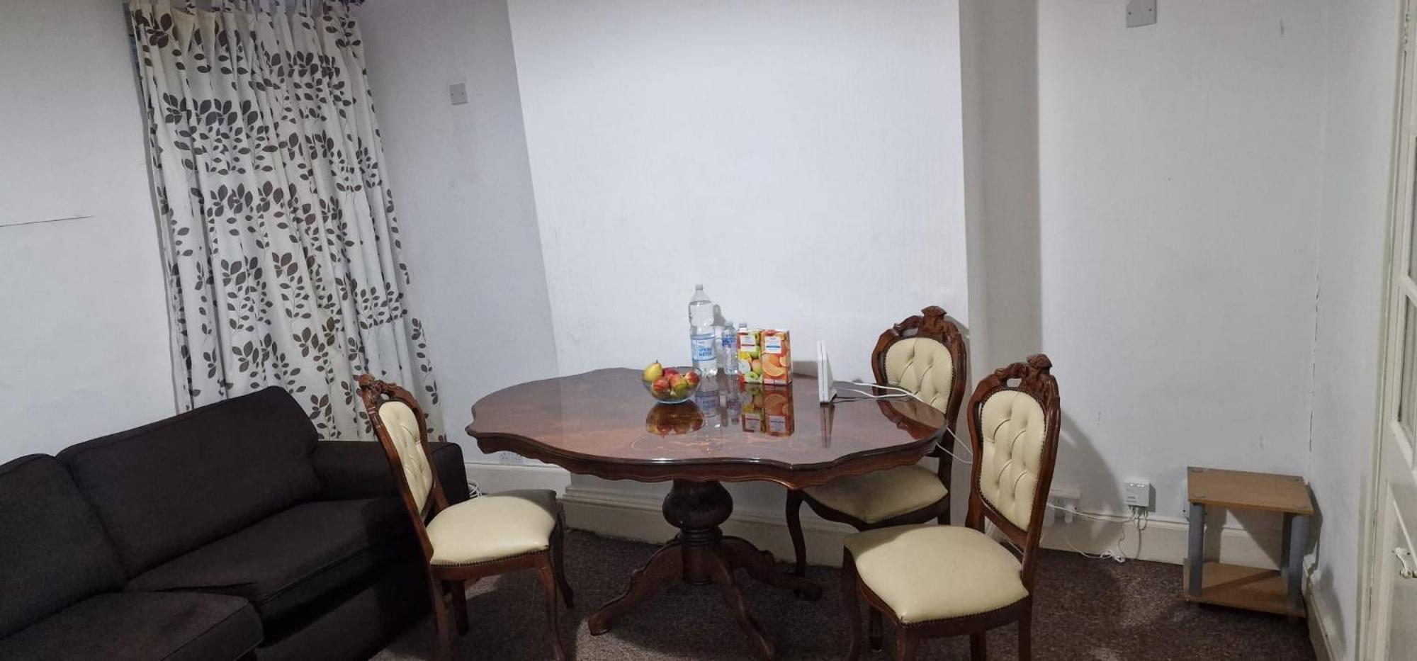 Cosy Double In Monton Village - Eccles Homestay *