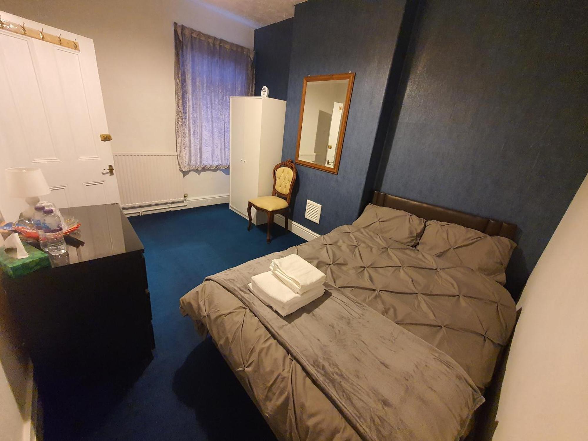Cosy Double In Monton Village - Eccles Homestay Manchester