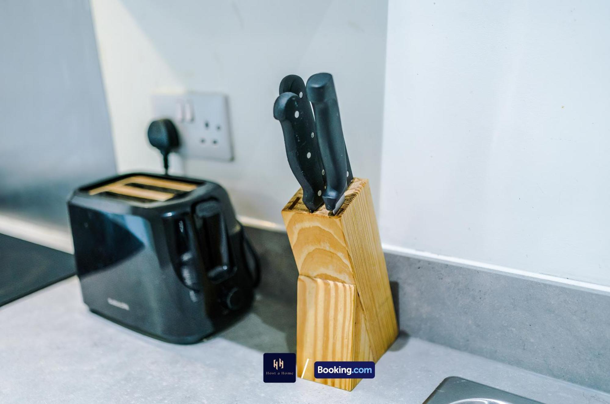 2 Extra Large Bedroom By Host A Short Lets & Serviced With Free Wifi