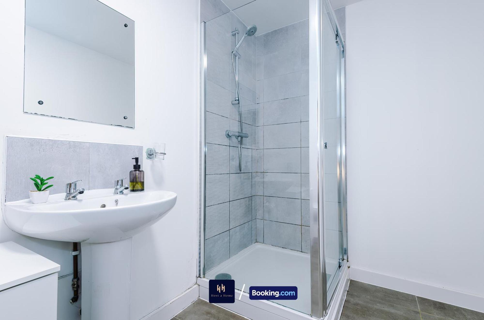 Apartment 2 Extra Large Bedroom By Host A Short Lets & Serviced With Free Wifi Manchester
