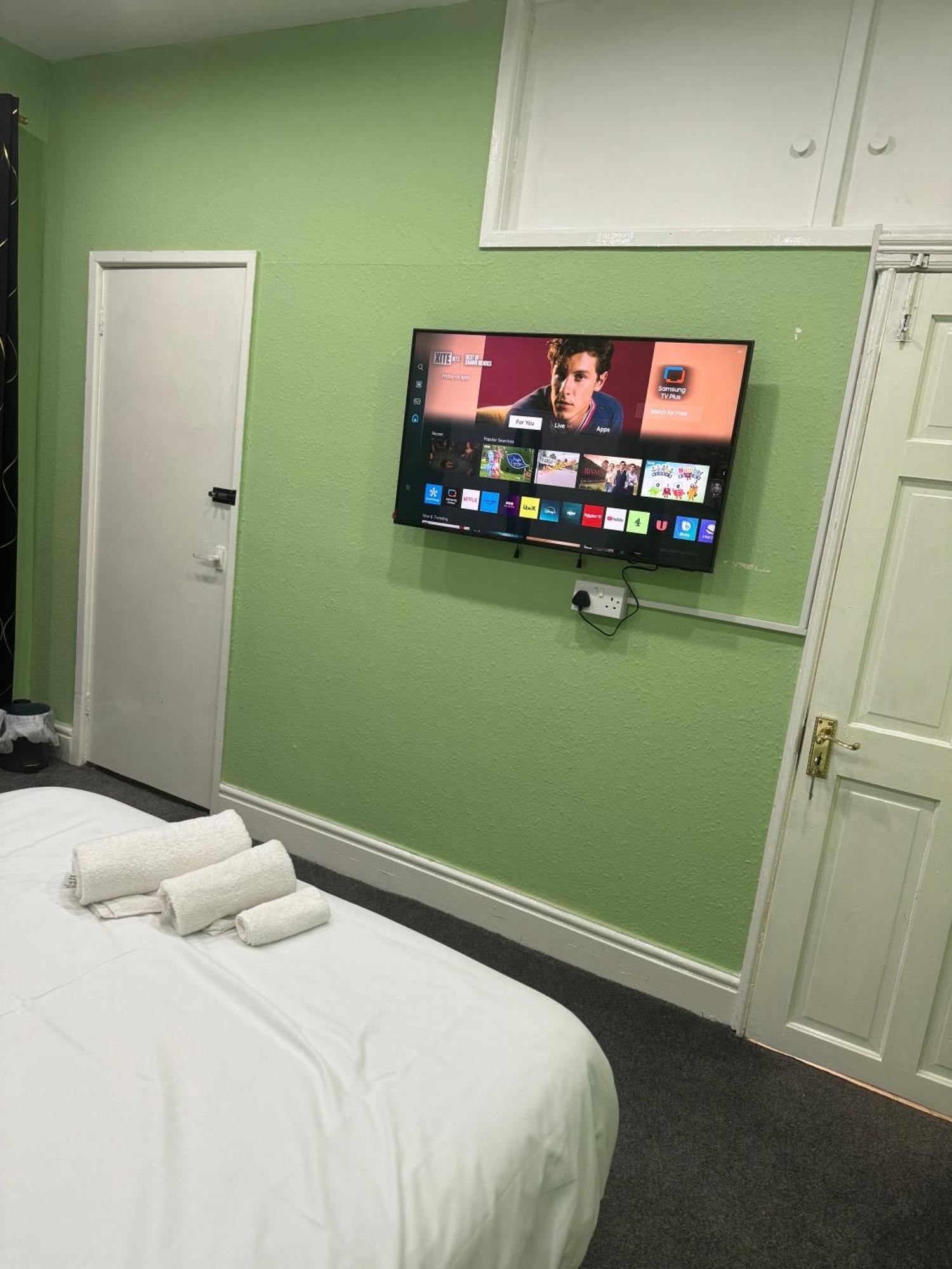 Beautiful 2 Bed 1 Bath * Manchester