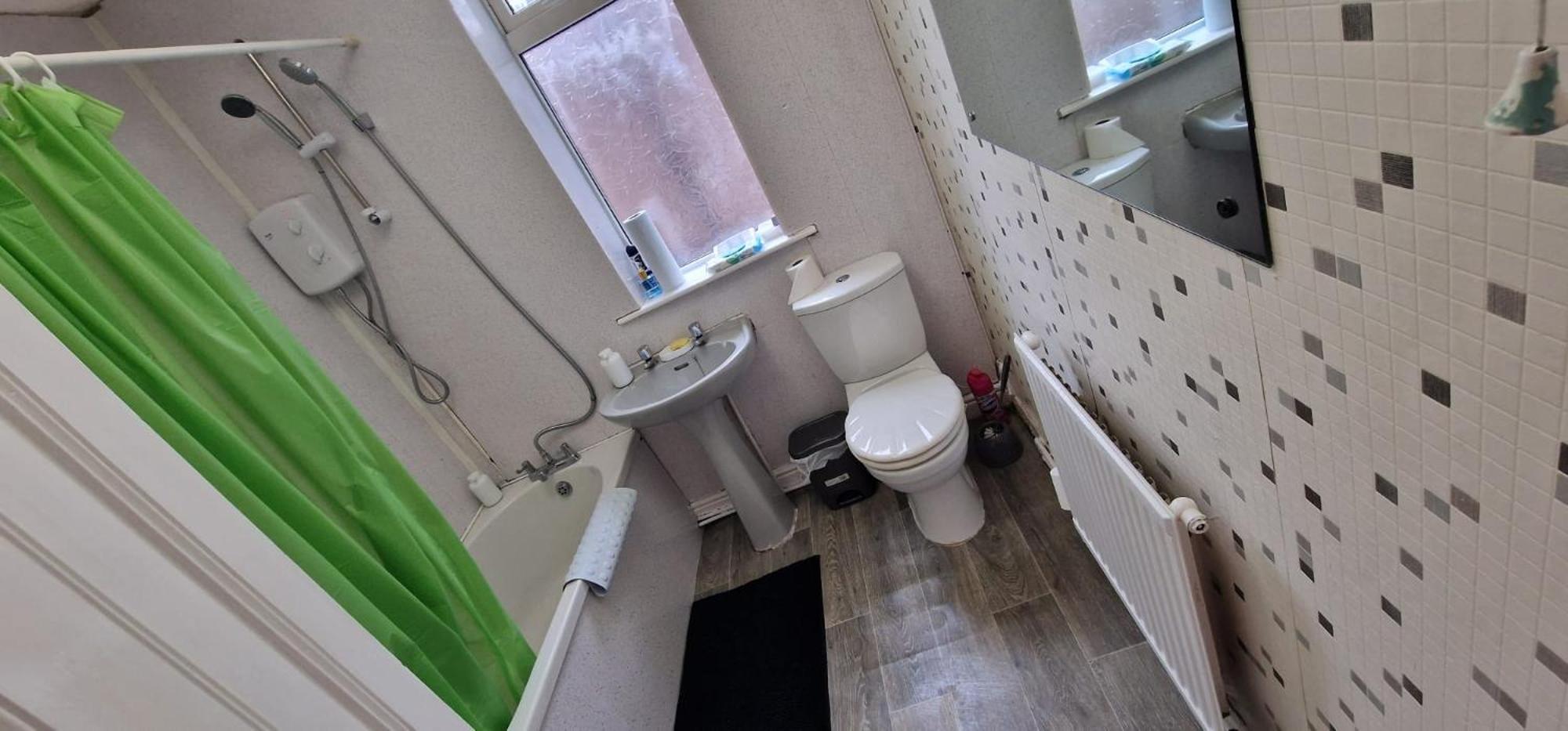 Cosy Double In Monton Village - Eccles Homestay
