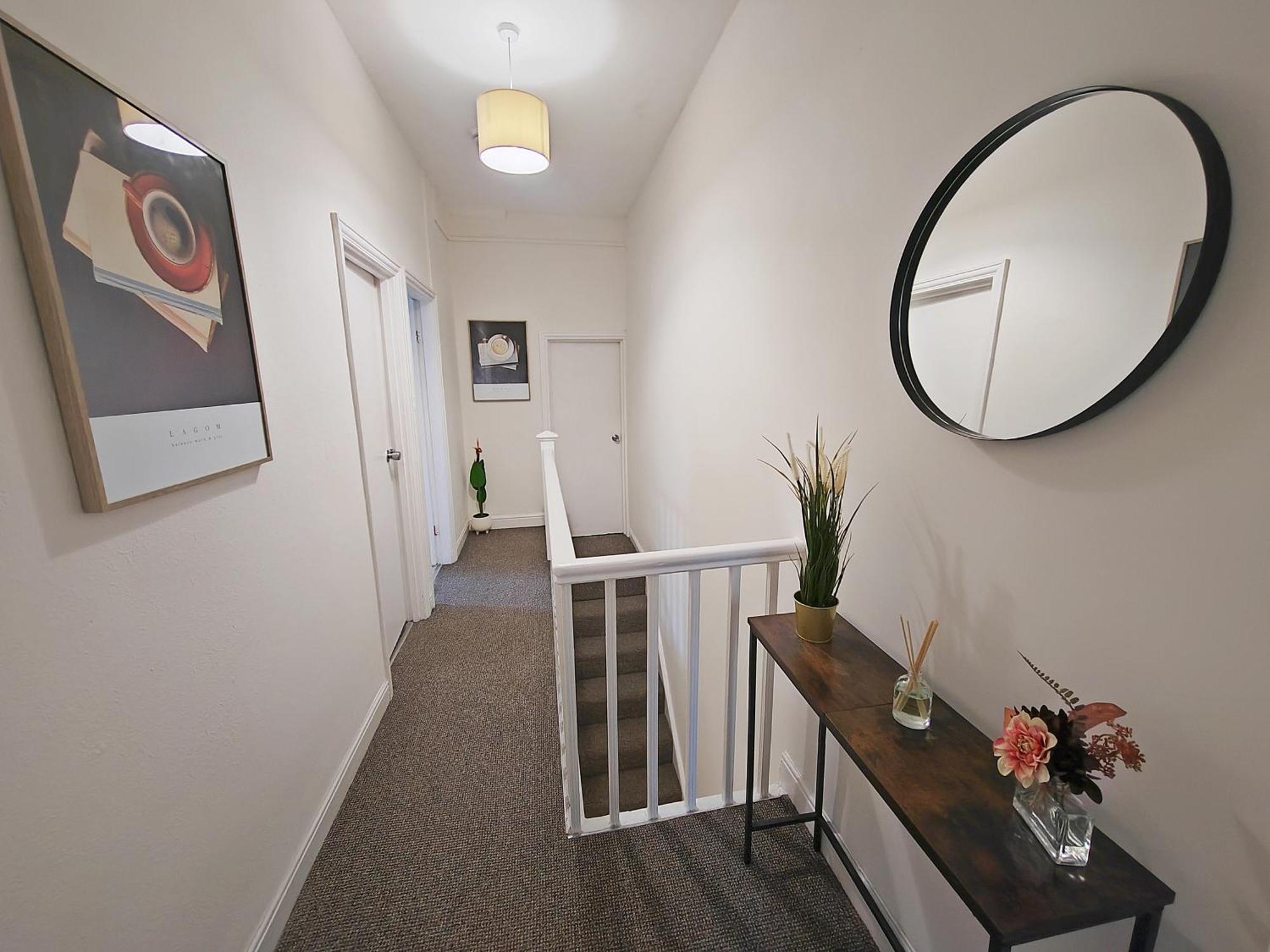 Holiday home Modern 4 Bed House - Free Parking *