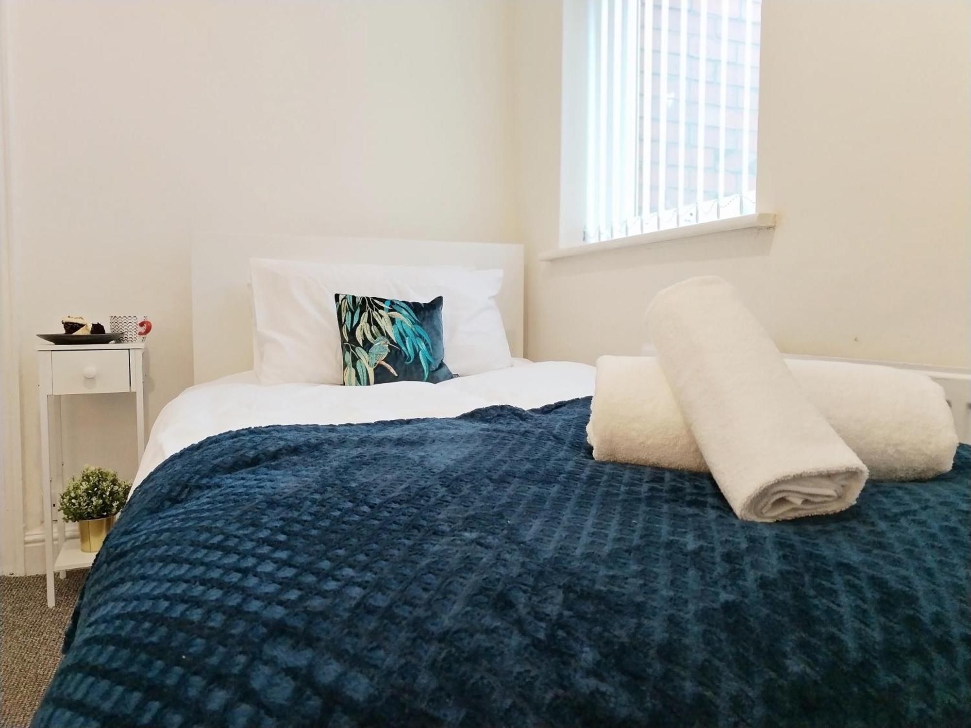 Holiday home Modern 4 Bed House - Free Parking