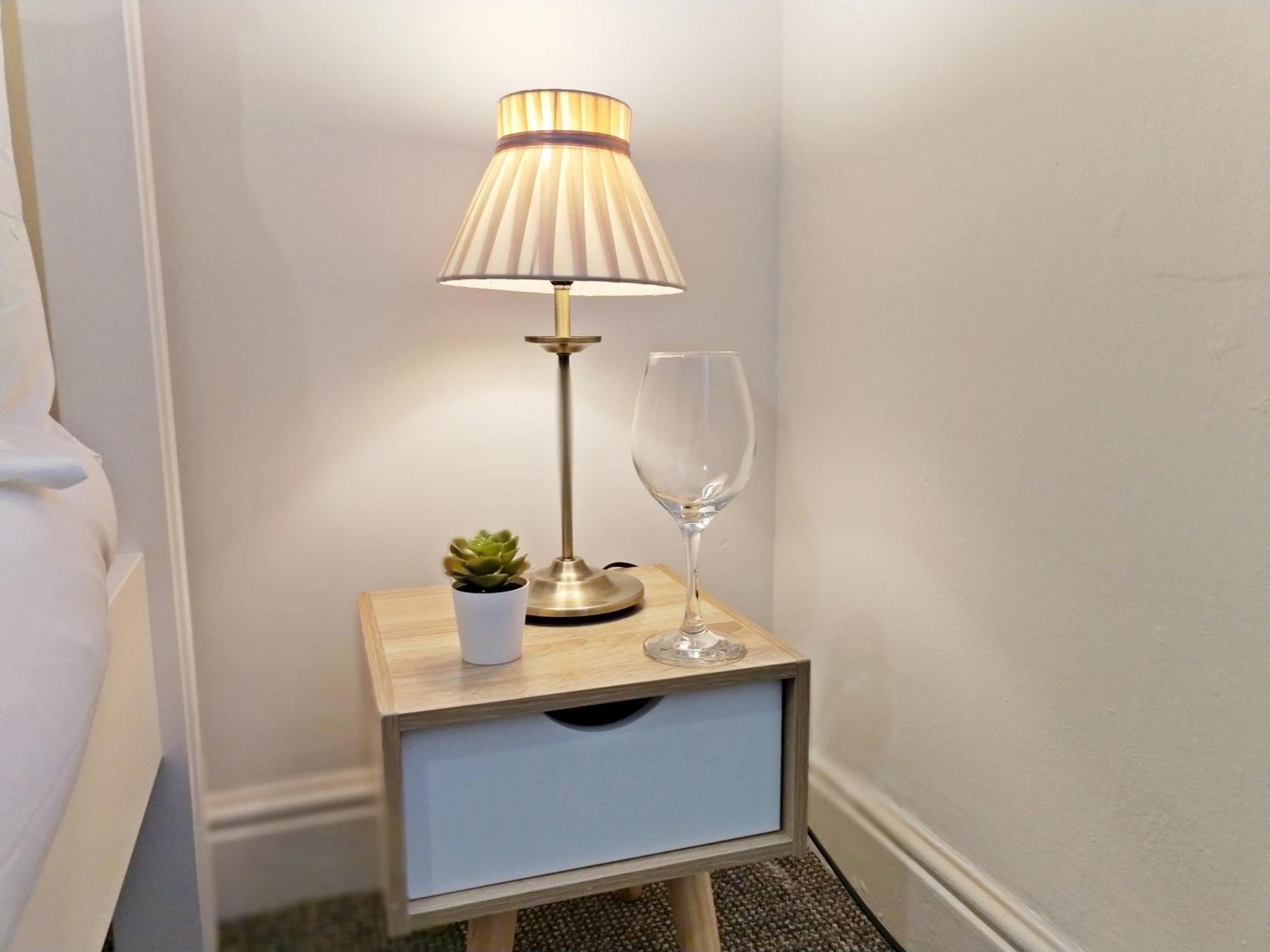 Modern 4 Bed House - Free Parking * Manchester