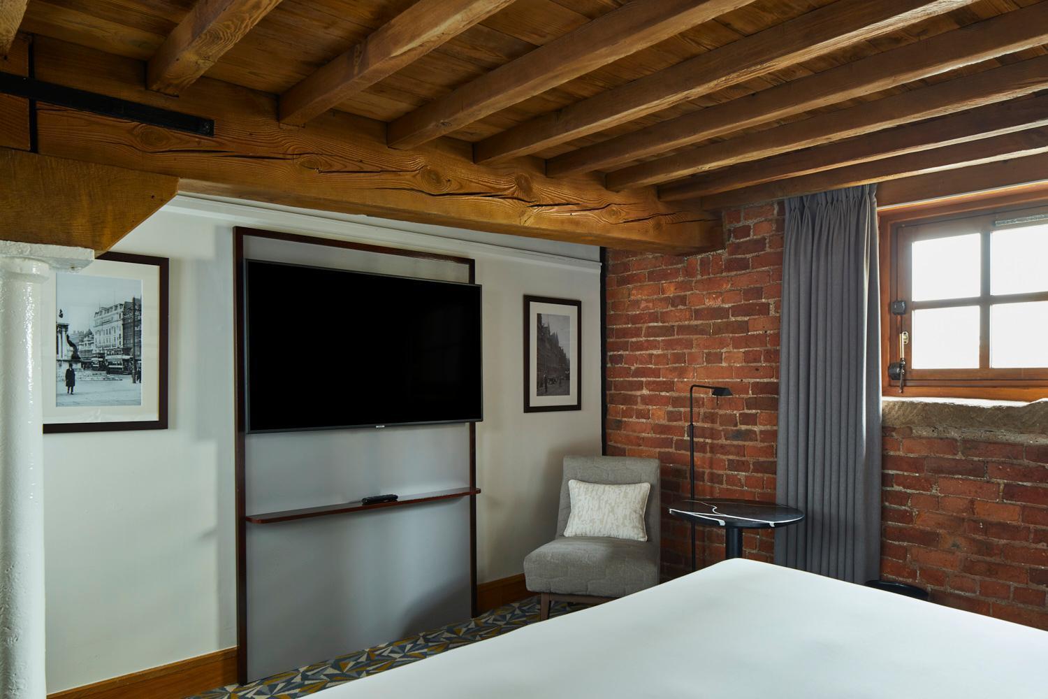 Marriott Victoria & 4* Manchester
