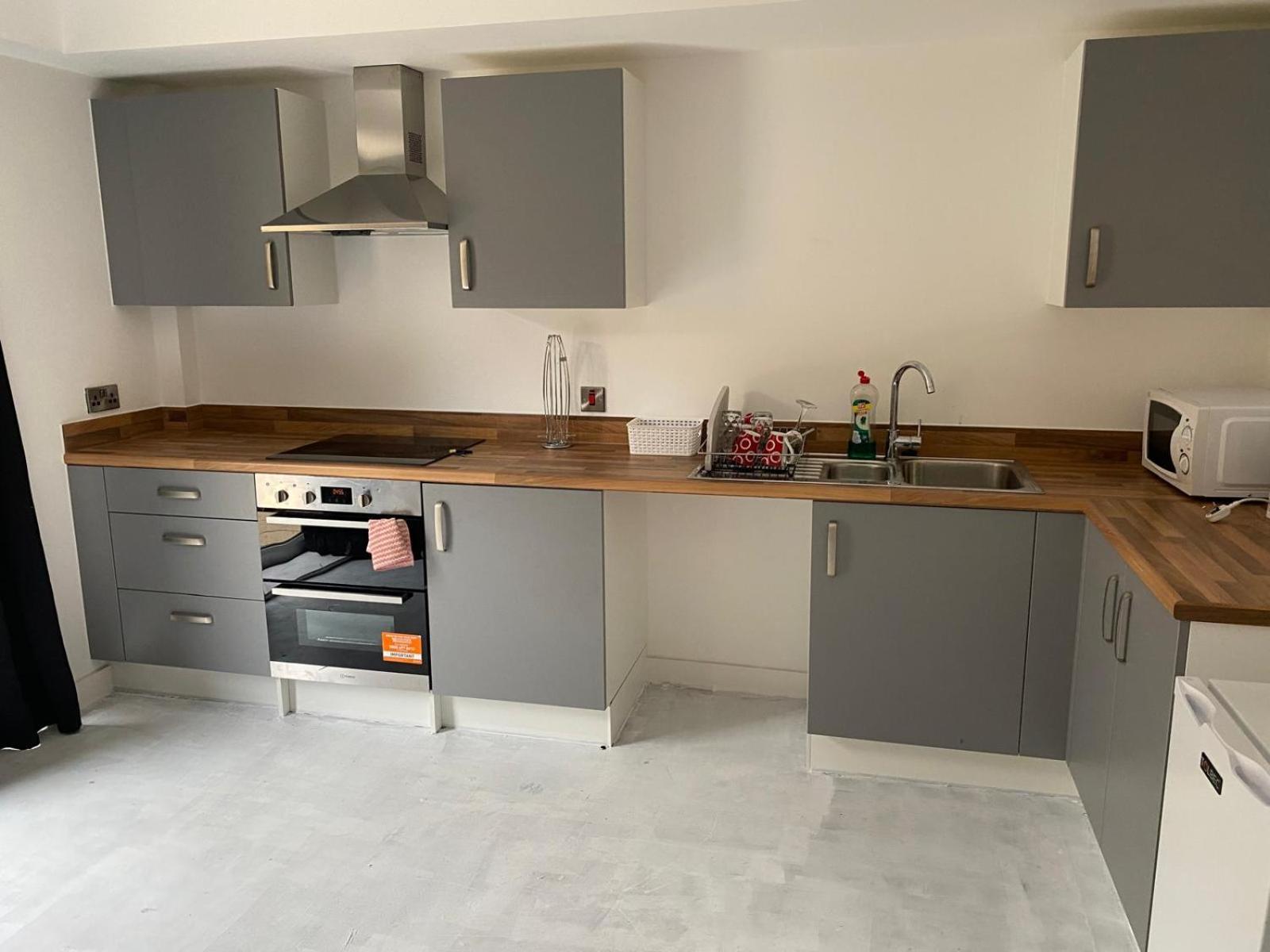 Apartment 1 Big Stunning Bedroom In An Central To Piccadilly, Mancity Stadium, And Coop Live
