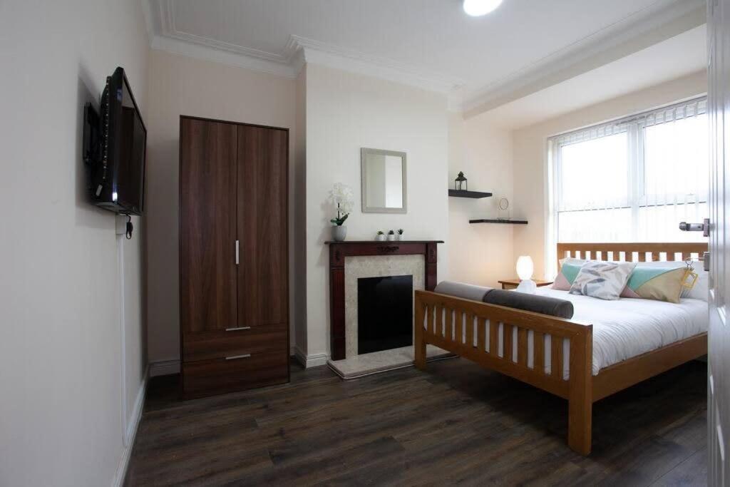 Holiday home 6 Bedroom House 10min Drive From Centre