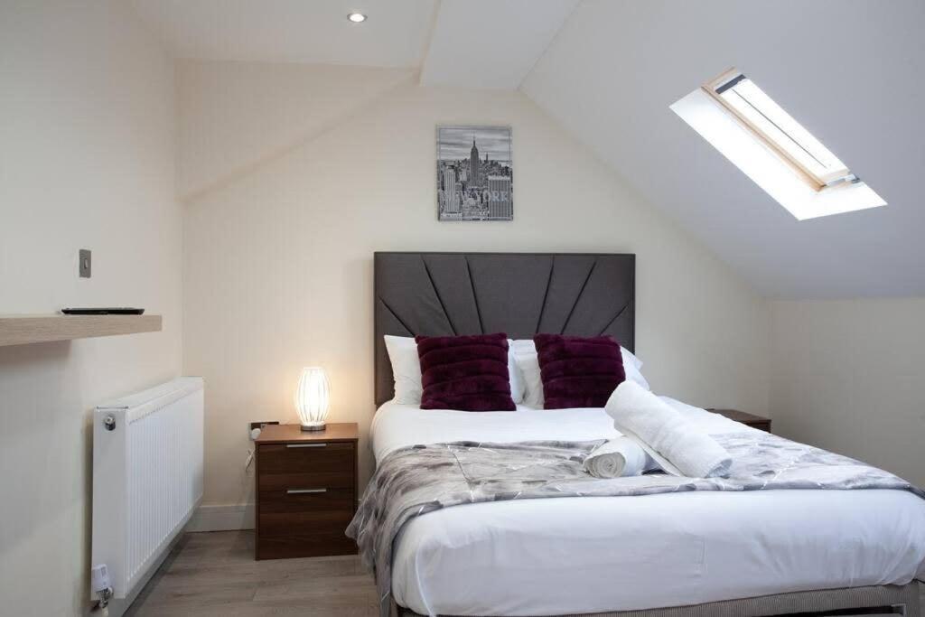 6 Bedroom House 10min Drive From Centre Holiday home *