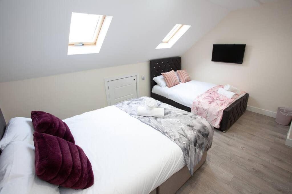 6 Bedroom House 10min Drive From Centre Holiday home Manchester