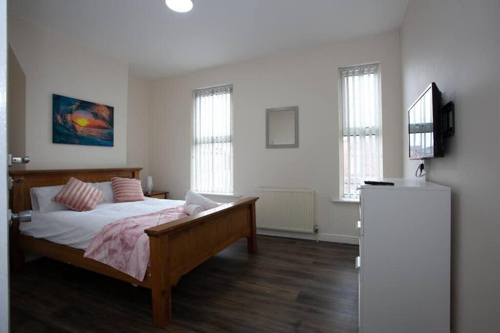 6 Bedroom House 10min Drive From Centre Holiday home