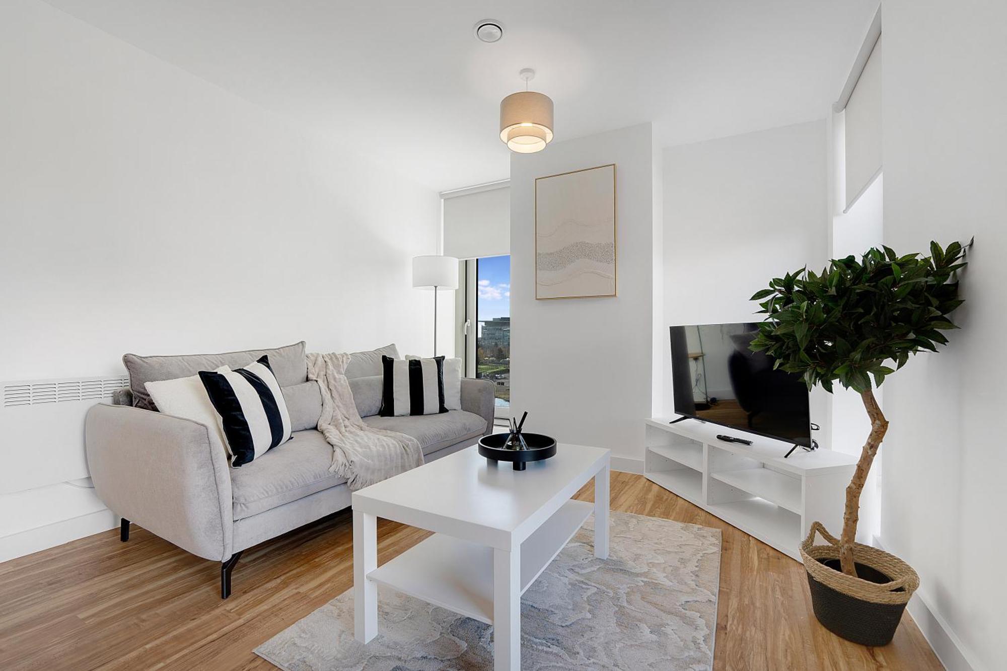 New! 2br In Media Apartment Manchester