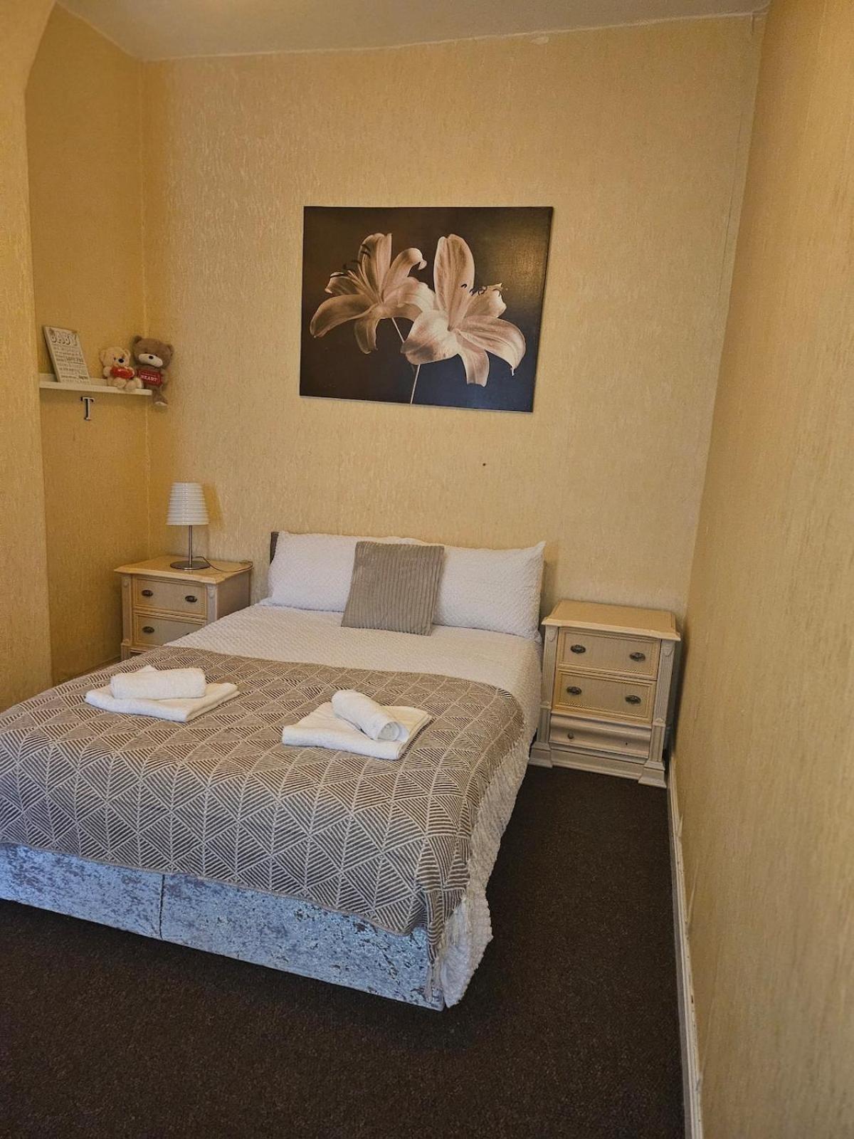 Go Big ! Entire Cozy House For Max 8 People Near Center * Manchester