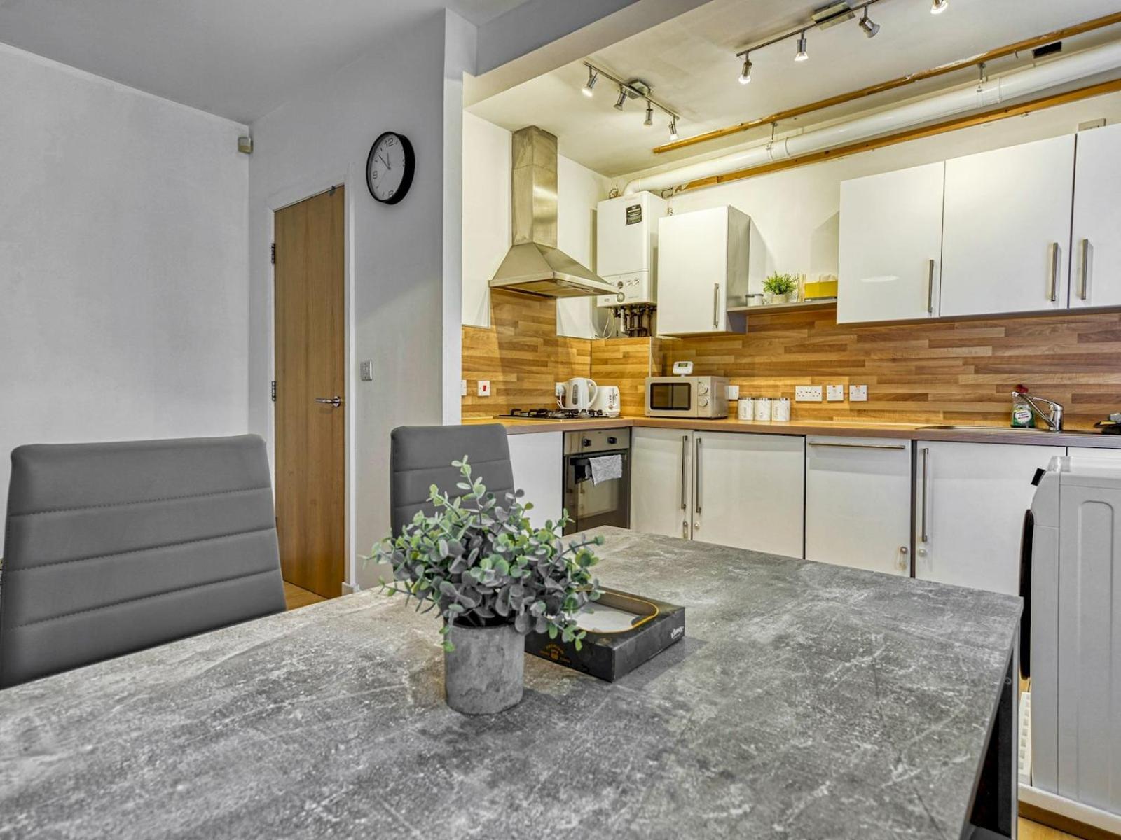 Pass The Keys Luxury In Center Parking Apartment