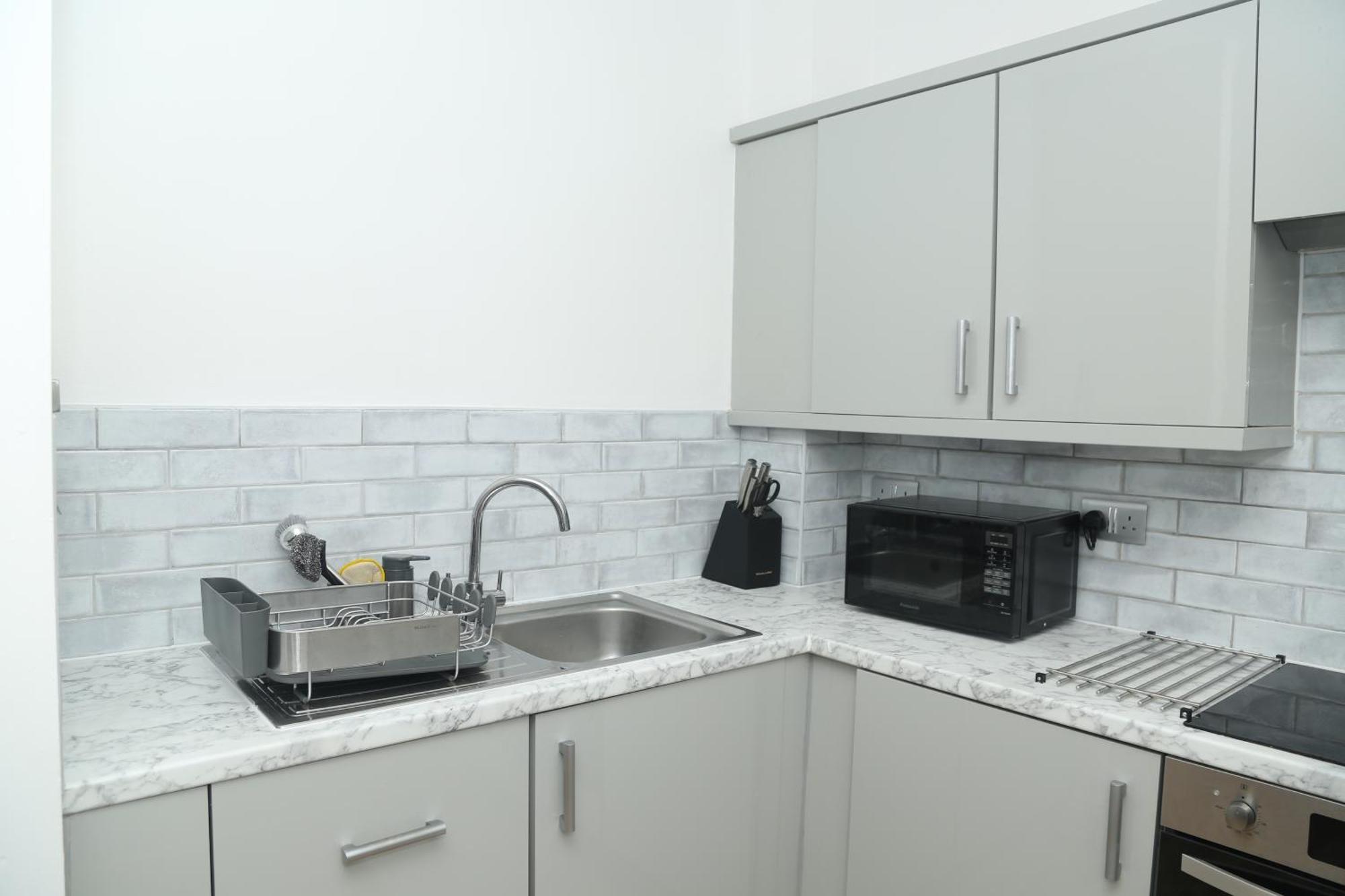 Mdz Luxe Stays-sleeps 6 *