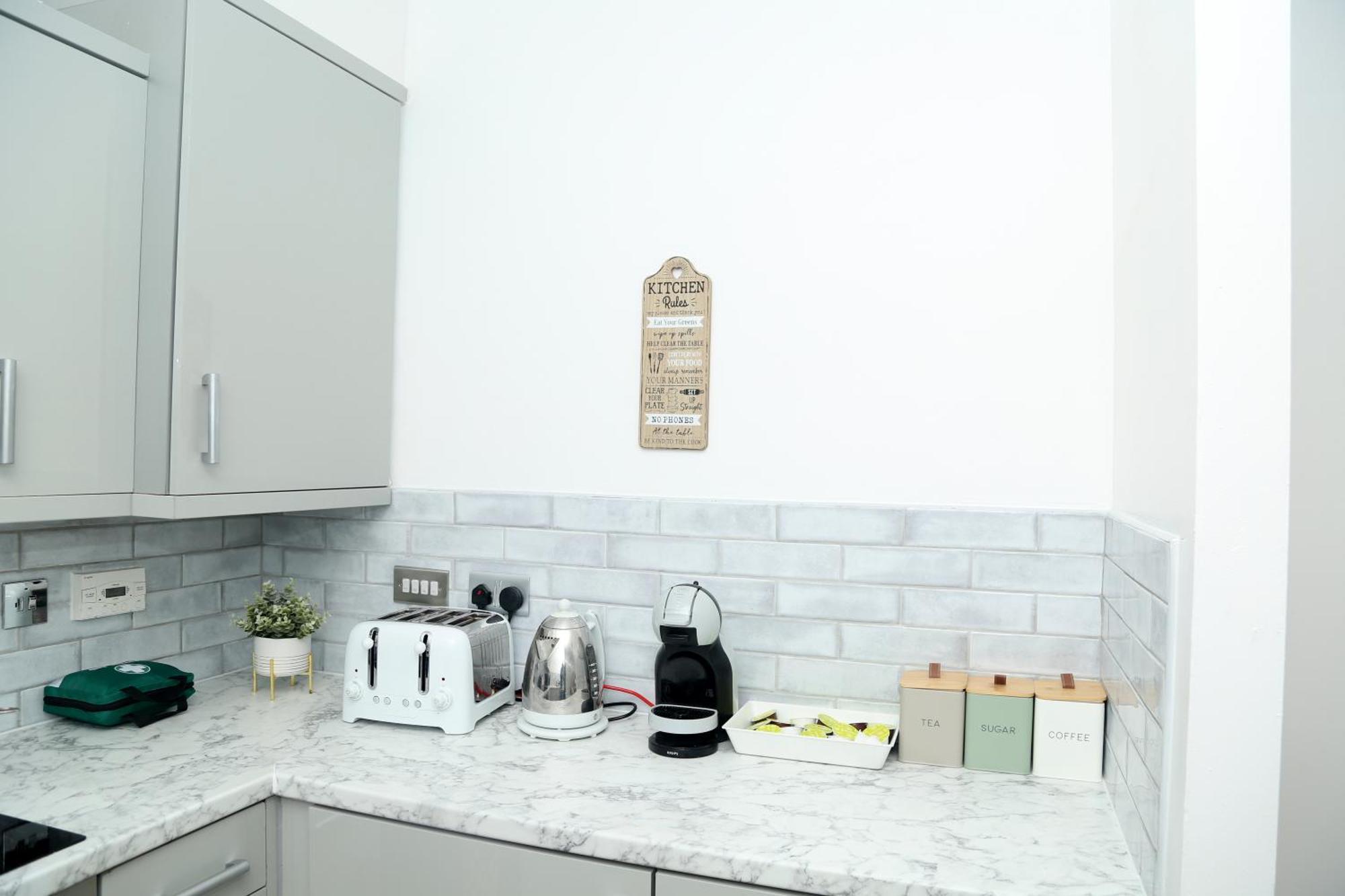 Mdz Luxe Stays-sleeps 6 *