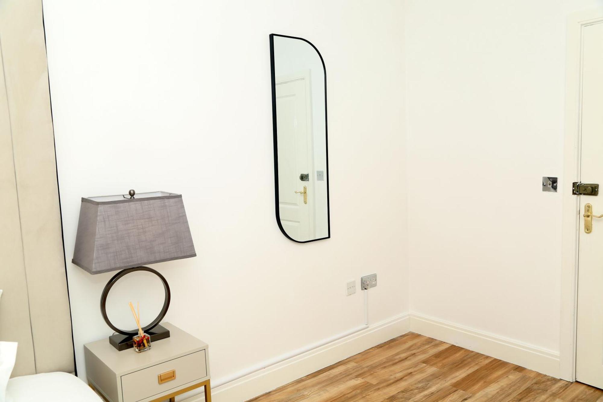 Mdz Luxe Stays-sleeps 6 Manchester