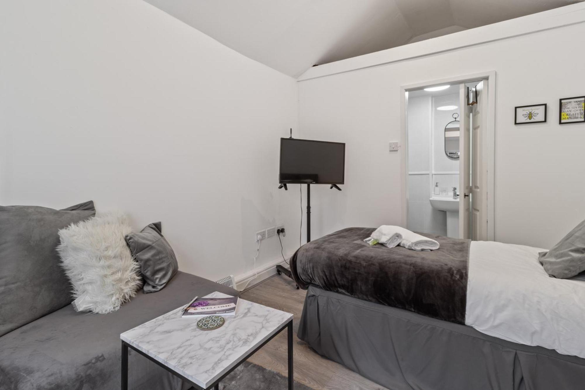 With Shared Garden - 3min To Bus Stop Apartment *