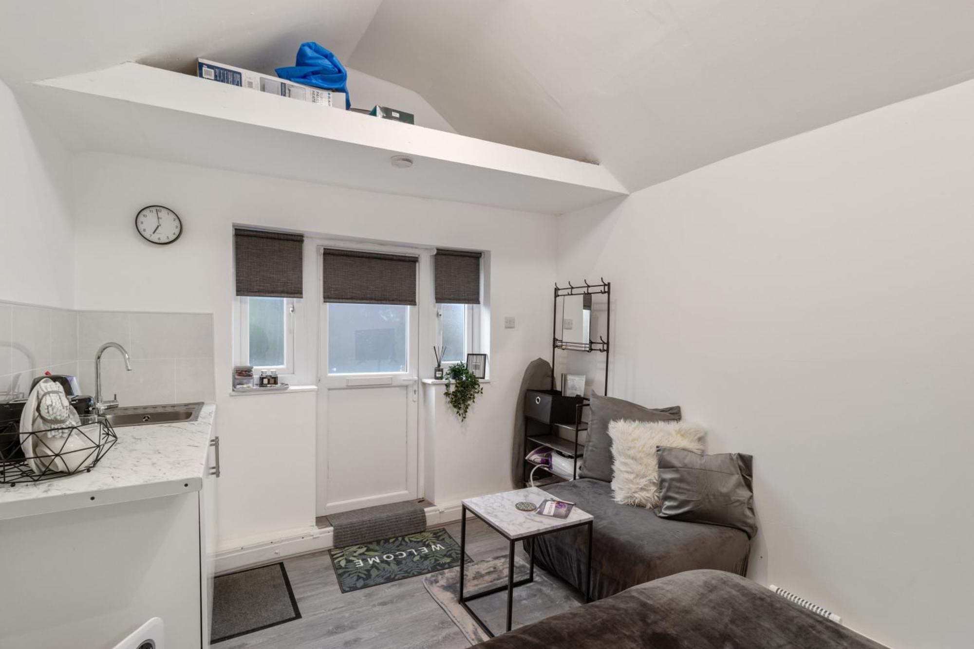 With Shared Garden - 3min To Bus Stop * Manchester