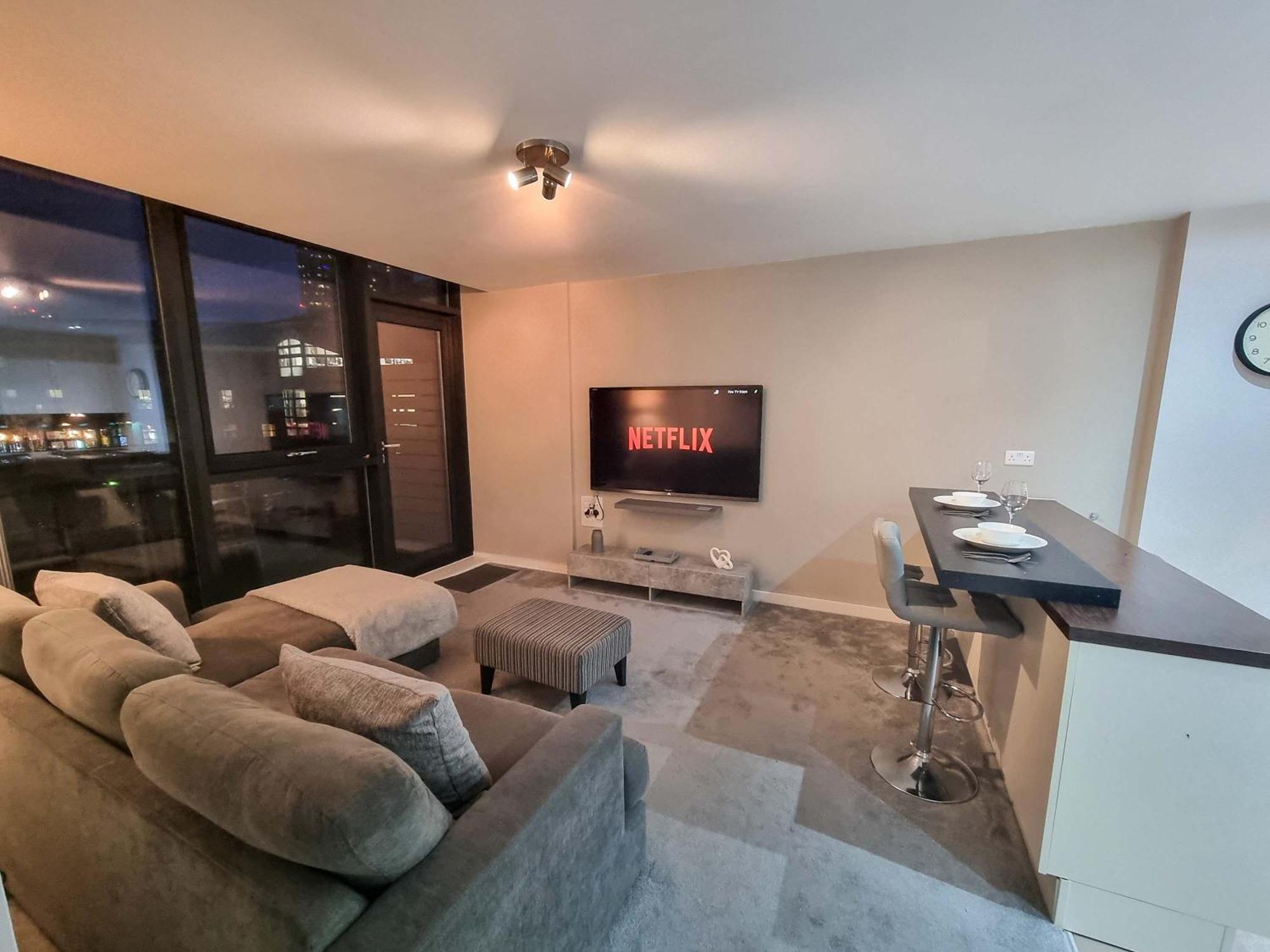 Canal Side Flat By Superhost Apartment *