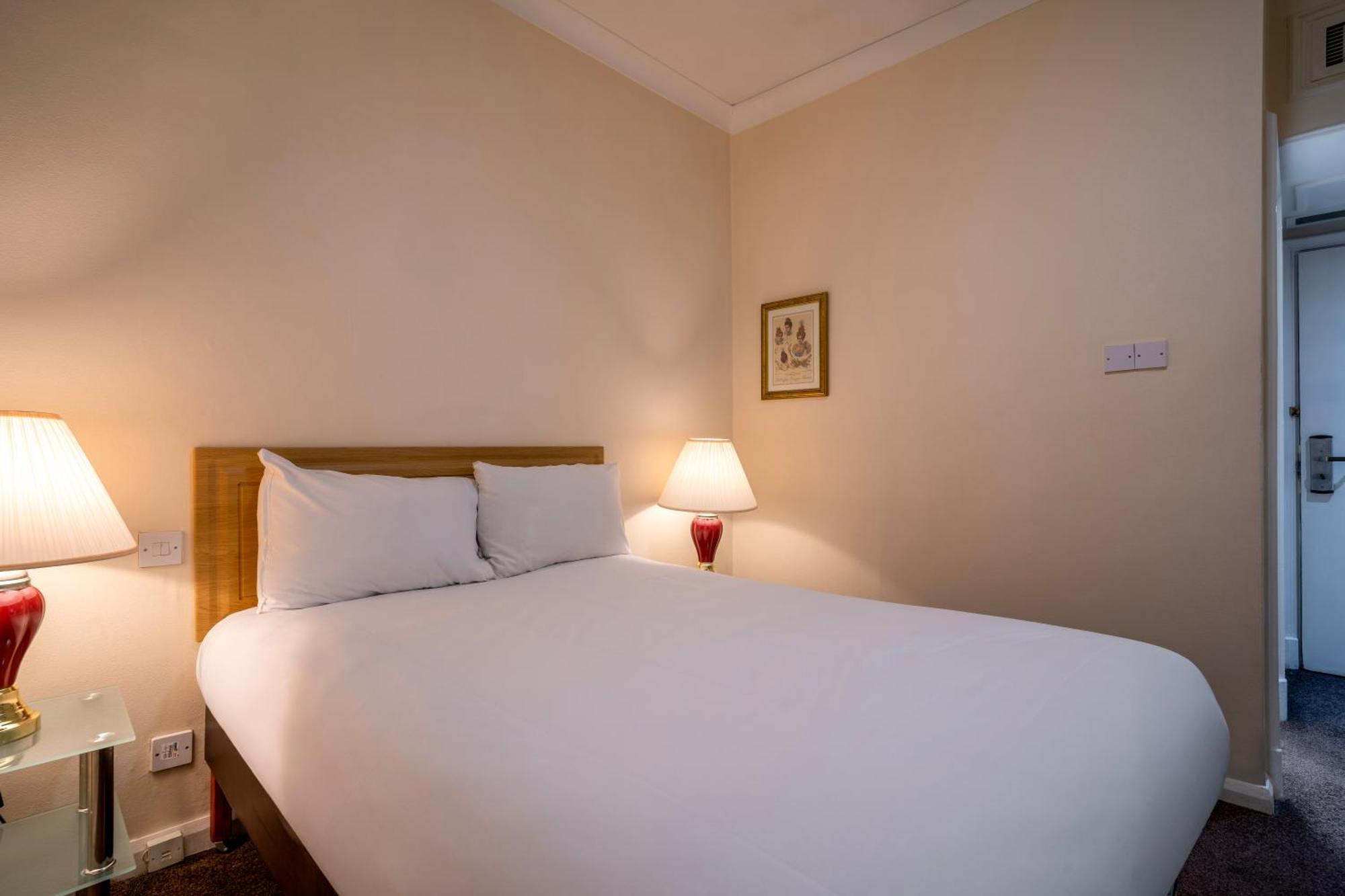 Britannia Centre Hotel 3*