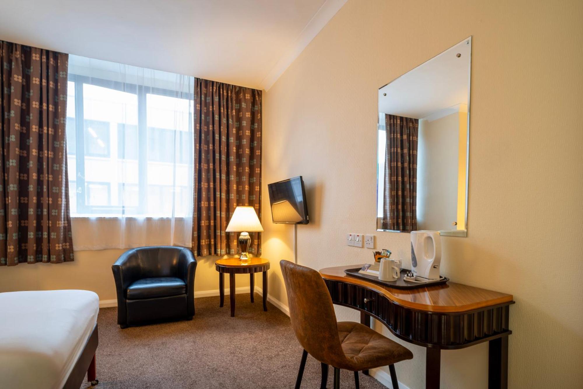 Britannia Centre 3*