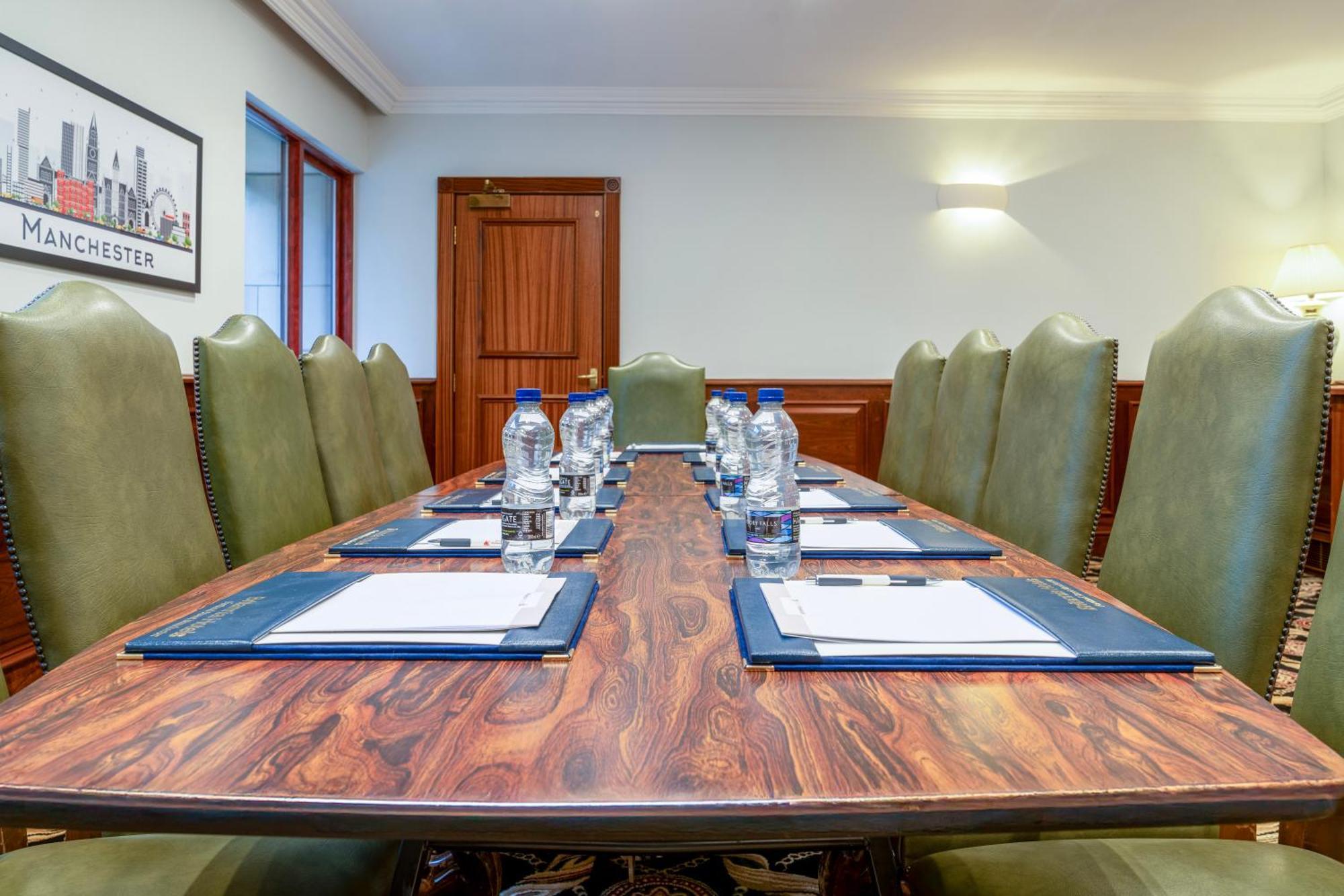 Britannia Centre Hotel 3*