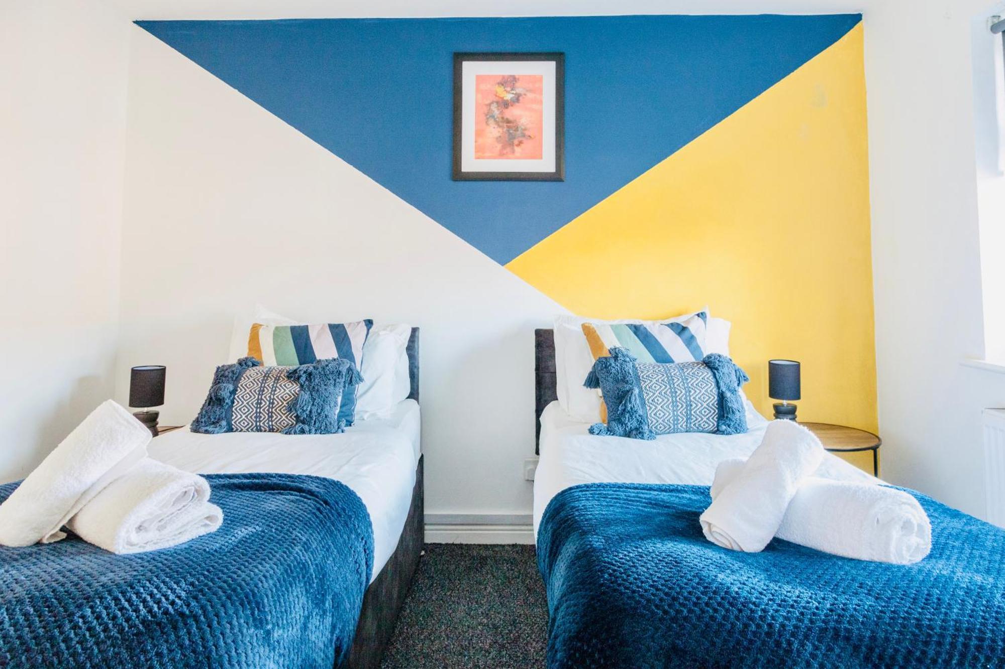 Comfy 3 Bed House By Airport, Perfect For Groups & Families Manchester