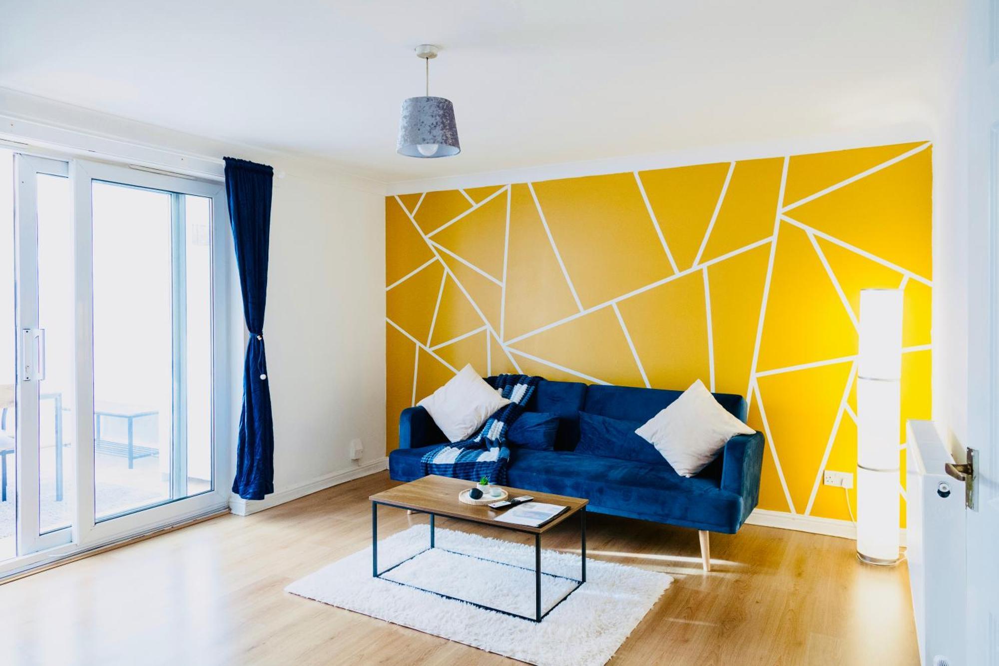 Modern 3-Bedroom Home 5 Mins To Manchester Airport, 30 Mins To Peak District, Free Parking & Fast Wifi Manchester