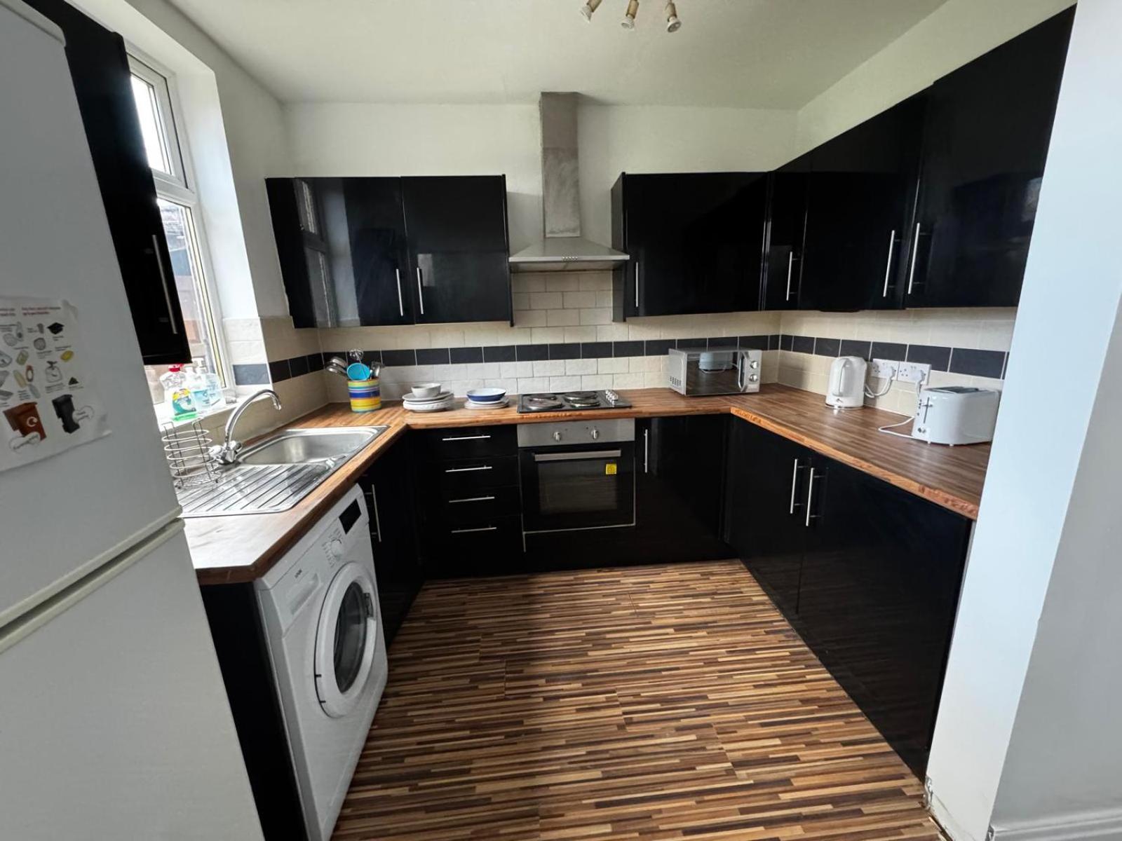 Double-bedroom In The Heart Of Salford Perfect For Short * Manchester