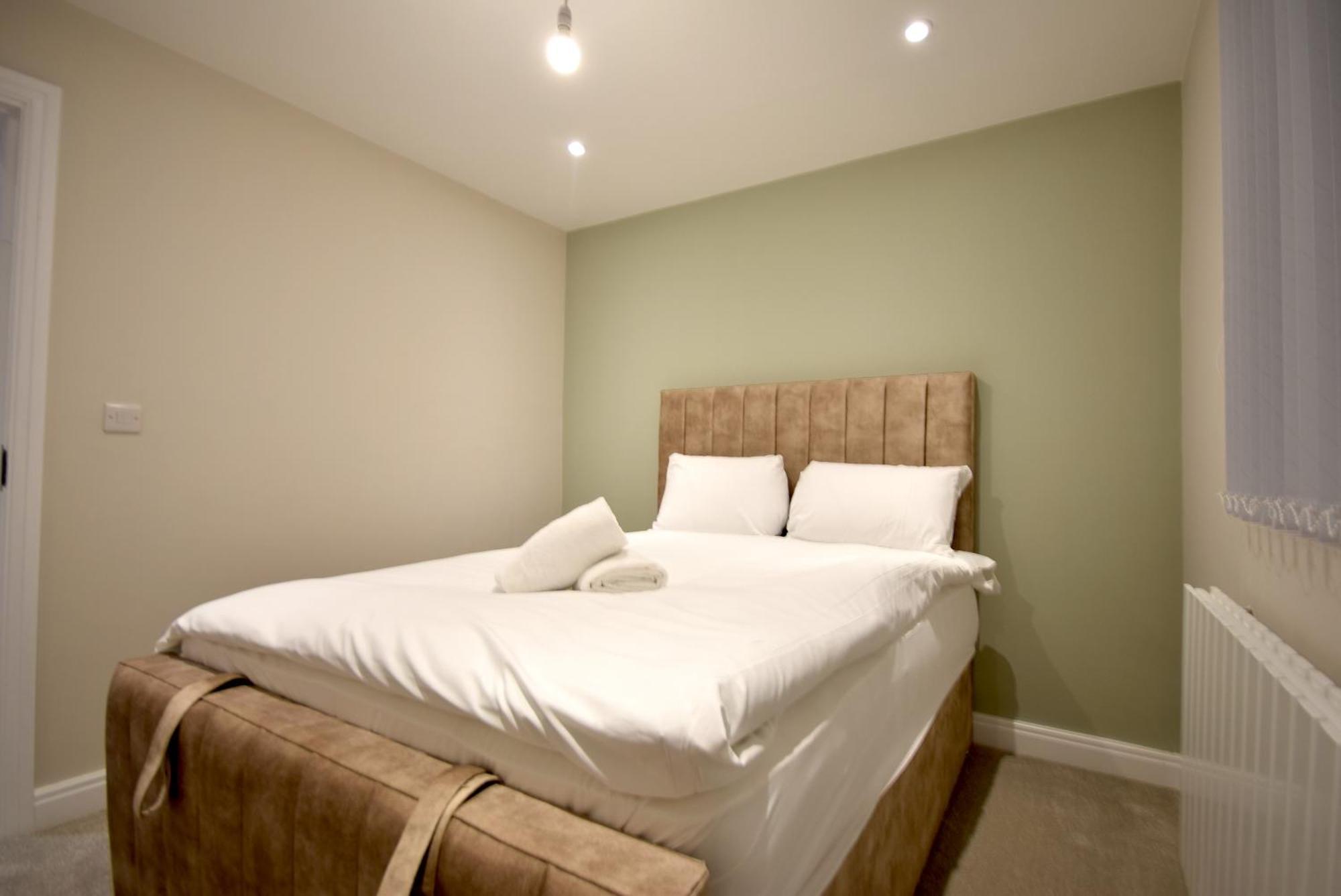 4-bedroom Parking Garden & Porch Manchester