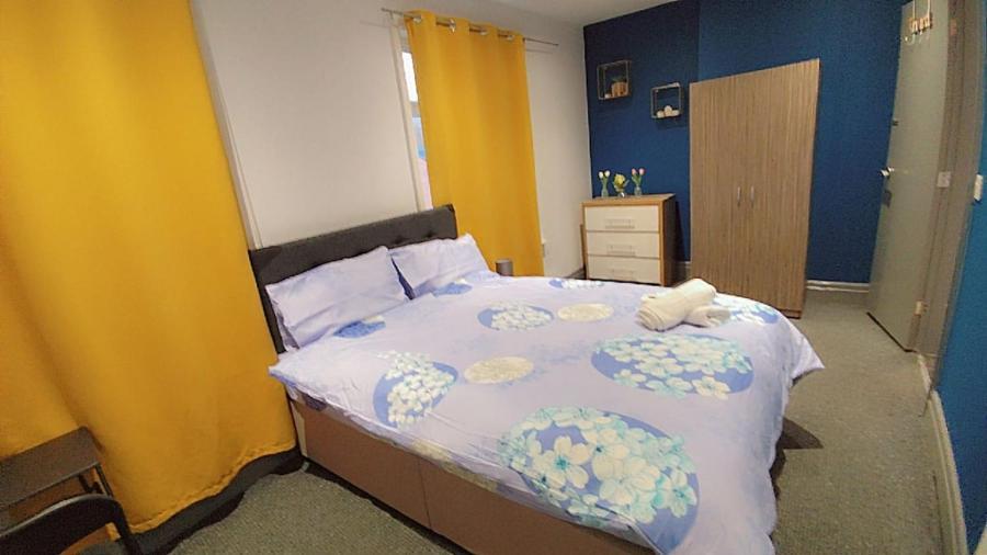 Guest house En-suite Double-bedroom In The Heart Of Eccles Perfect For Short Manchester