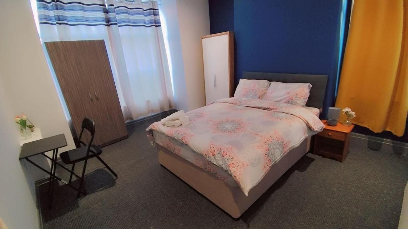 Guest house Double-bedroom In The Heart Of Eccles Perfect For Short *