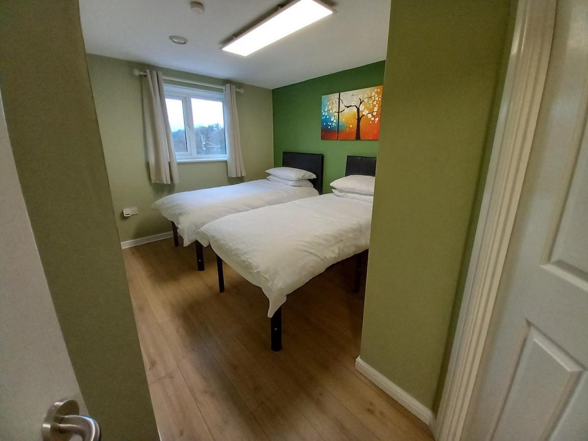 Apartment The Free Parking And Plenty Coffee Supplied Apartment! Manchester
