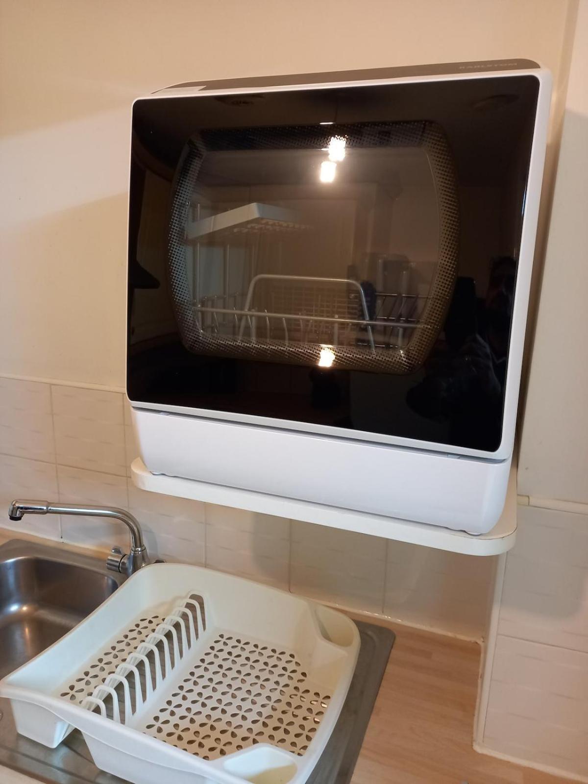 The Free Parking And Plenty Coffee Supplied Apartment!