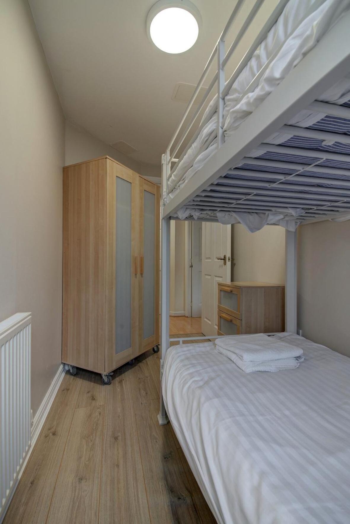 The Free Parking And Plenty Coffee Supplied Apartment! Apartment Manchester