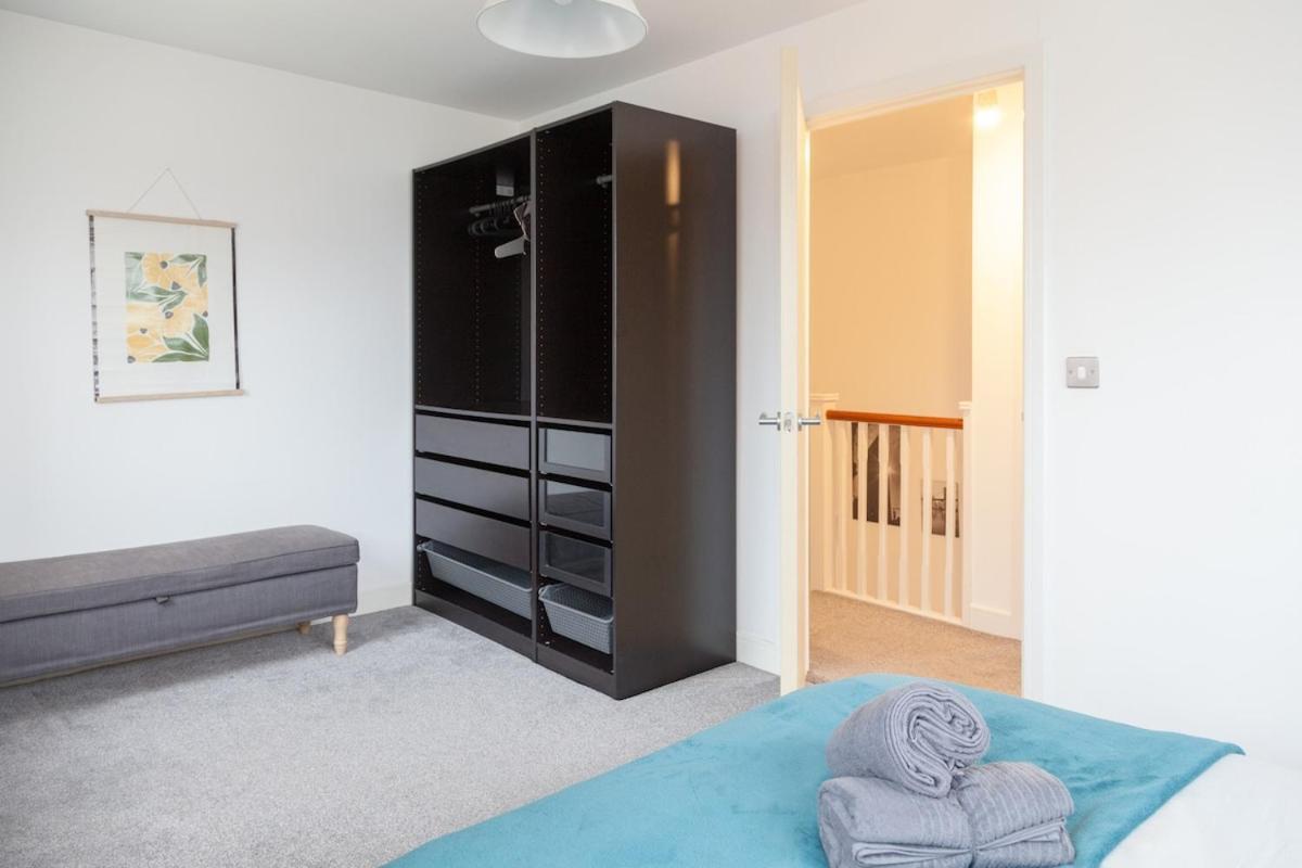 Exquisite 4 Bedroom 2 Bath Parking Etihad Stadium * Manchester