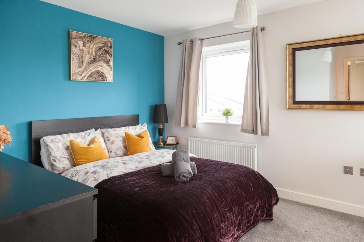 Exquisite 4 Bedroom 2 Bath Parking Etihad Stadium Holiday home