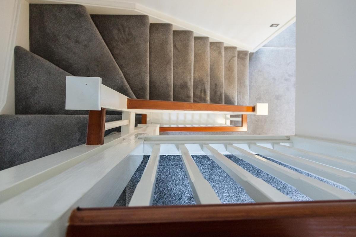 Exquisite 4 Bedroom 2 Bath Parking Etihad Stadium Holiday home *