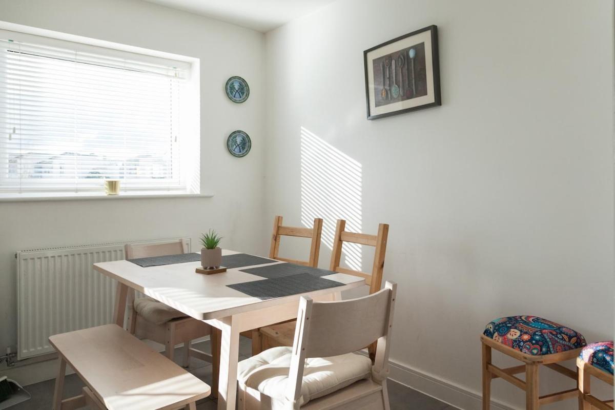 Exquisite 4 Bedroom 2 Bath Parking Etihad Stadium * Manchester