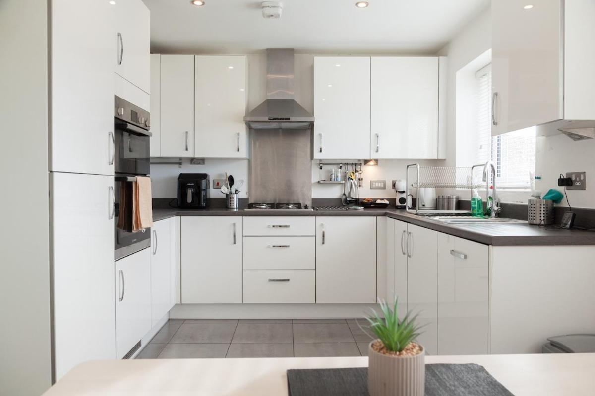 Holiday home Exquisite 4 Bedroom 2 Bath Parking Etihad Stadium *
