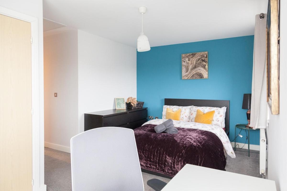 Holiday home Exquisite 4 Bedroom 2 Bath Parking Etihad Stadium *