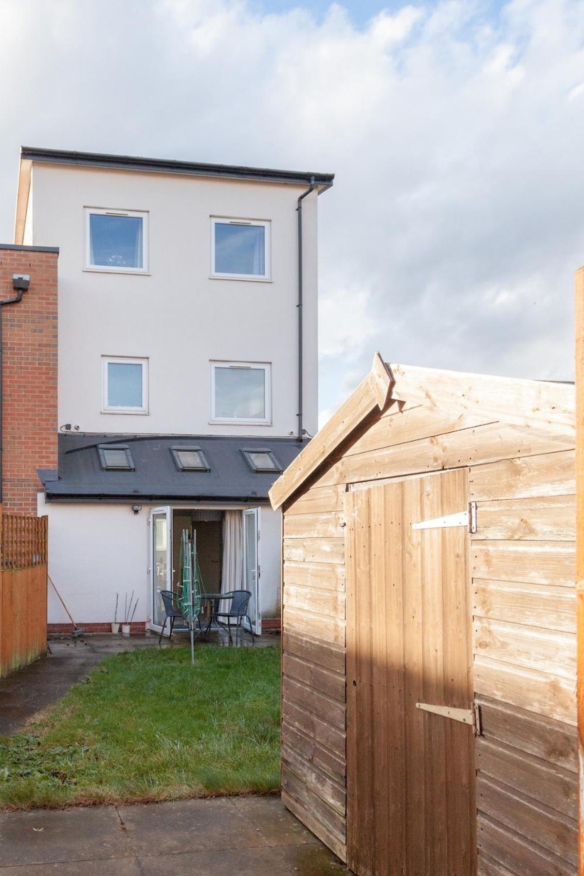 Exquisite 4 Bedroom 2 Bath Parking Etihad Stadium * Manchester