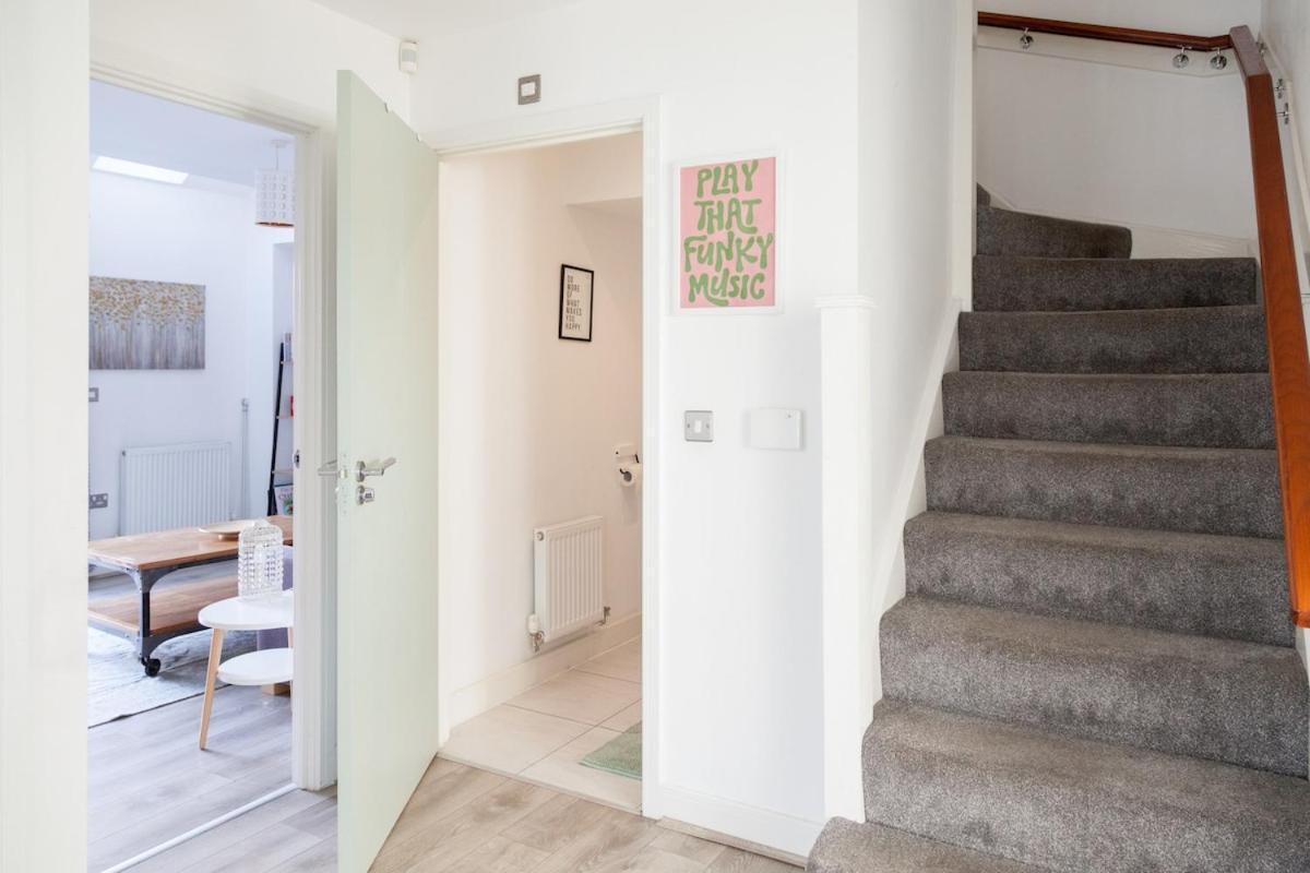 Holiday home Exquisite 4 Bedroom 2 Bath Parking Etihad Stadium